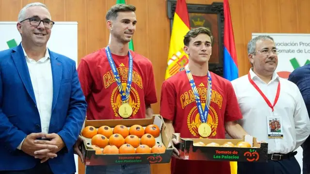 Ruiz & Gavi's reward for World Cup win... 150kg of tomatoes
