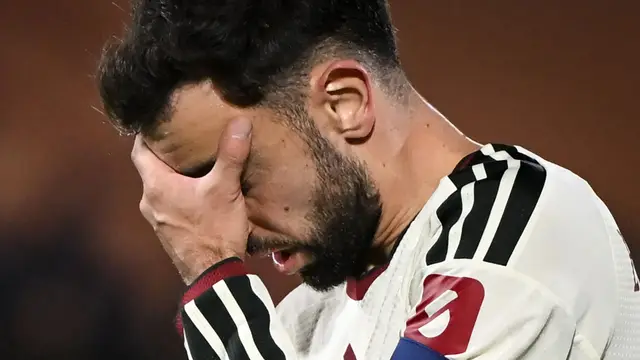 Fernandes dropped from Man Utd team for crucial Bournemouth game